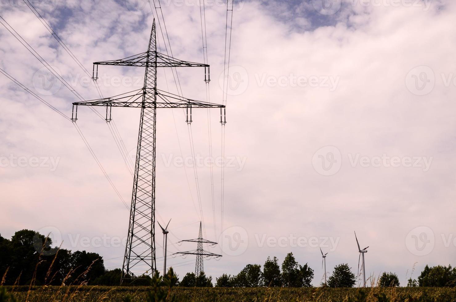 torre di trasmissione elettrica ad alta tensione foto