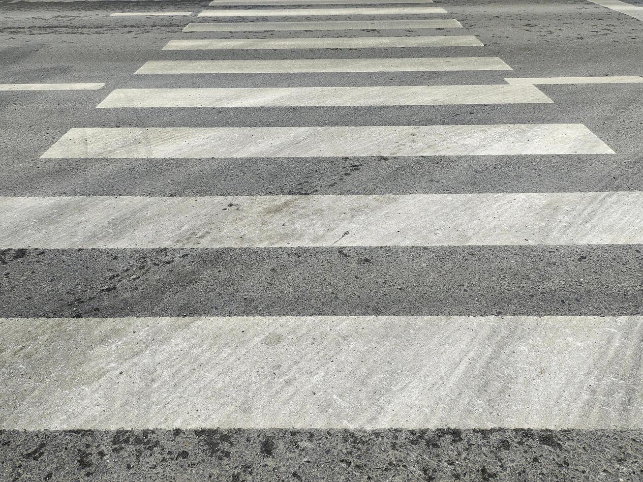 il passaggio pedonale promette di amare il traffico. foto