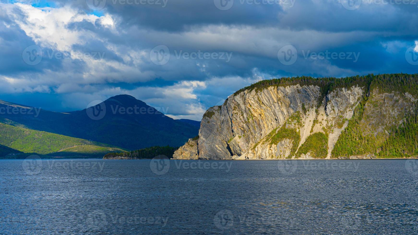 le montagne dell'isola vicino a norris point, newfoundland, sant'antonio, canada foto