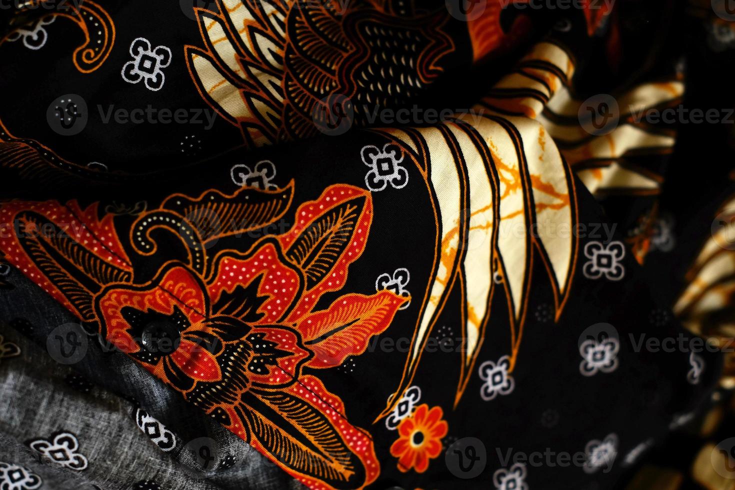 trama di sfondo del batik floreale indonesiano foto