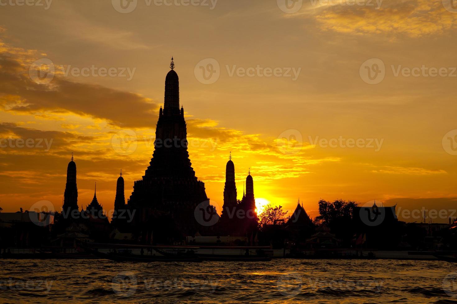 tempio di wat arun a bangkok thailandia foto