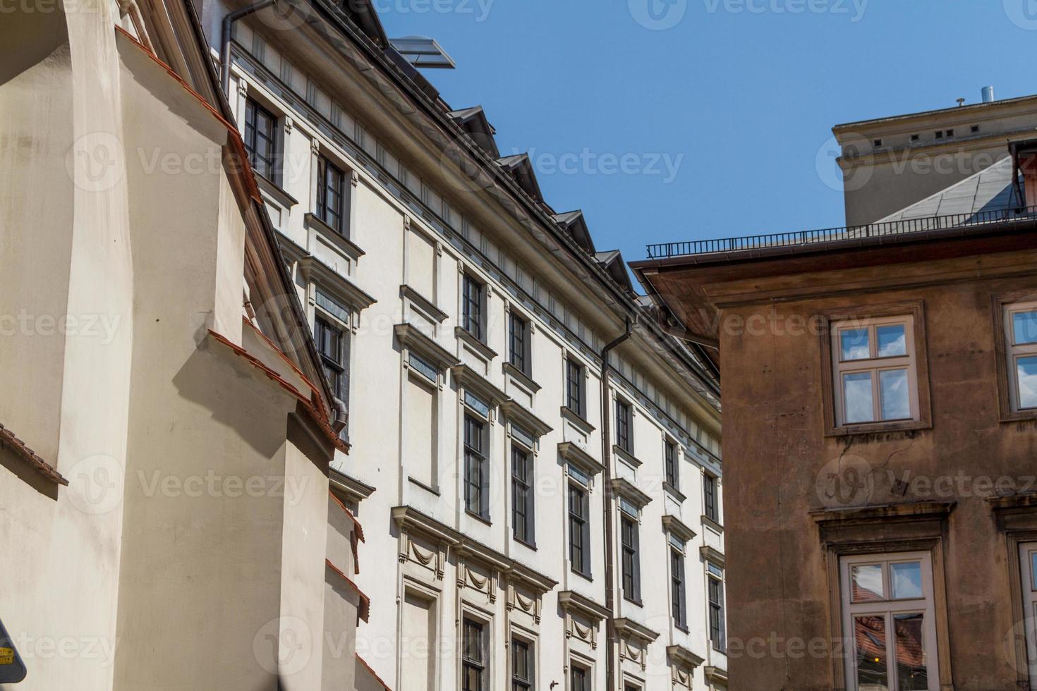 bella facciata della vecchia casa di città a Cracovia, in Polonia foto