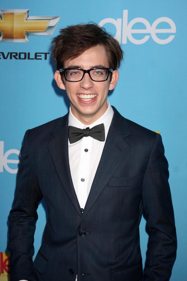 los angeles, 7 settembre - kevin mchale arriva alla prima proiezione e festa di glee, stagione 2 presso i paramount studios il 7 settembre 2010 a los angeles, ca foto