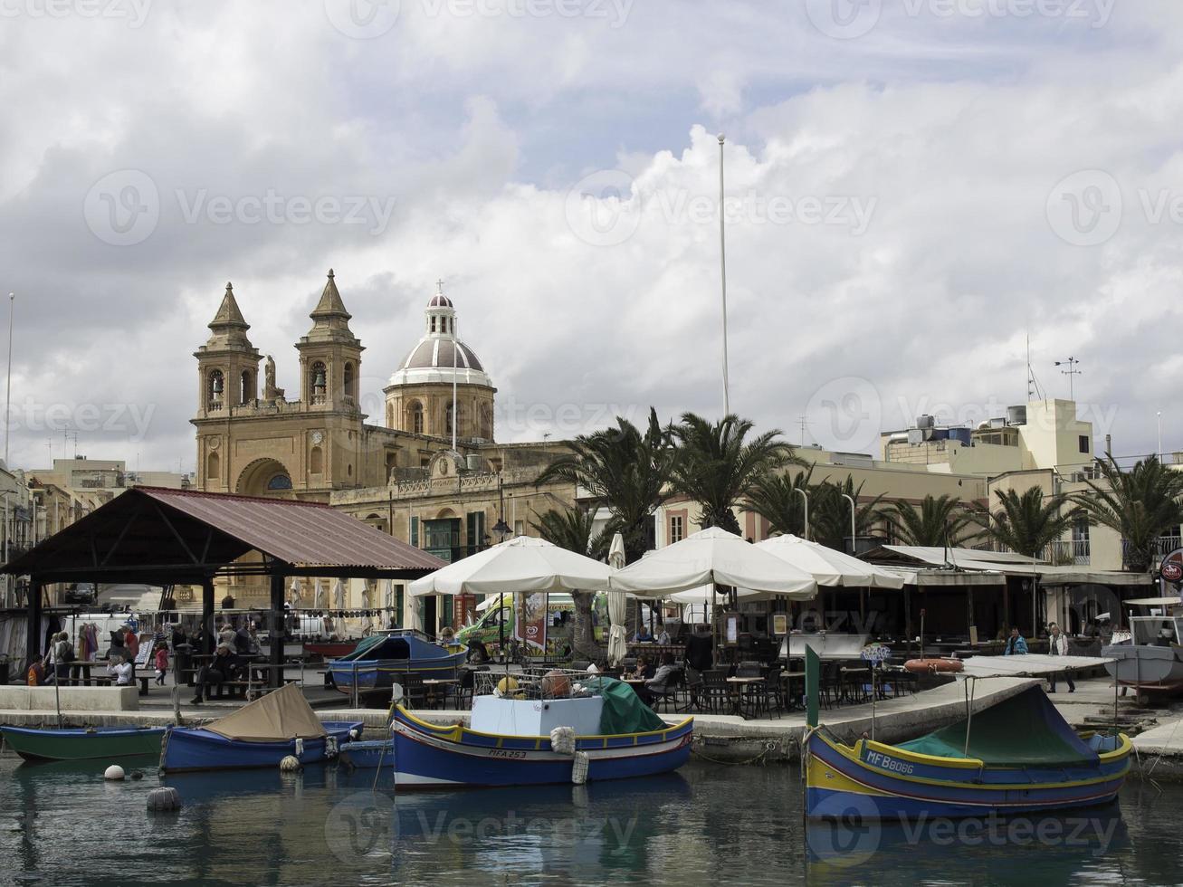 porto di marsaxlokk sull'isola di malta foto