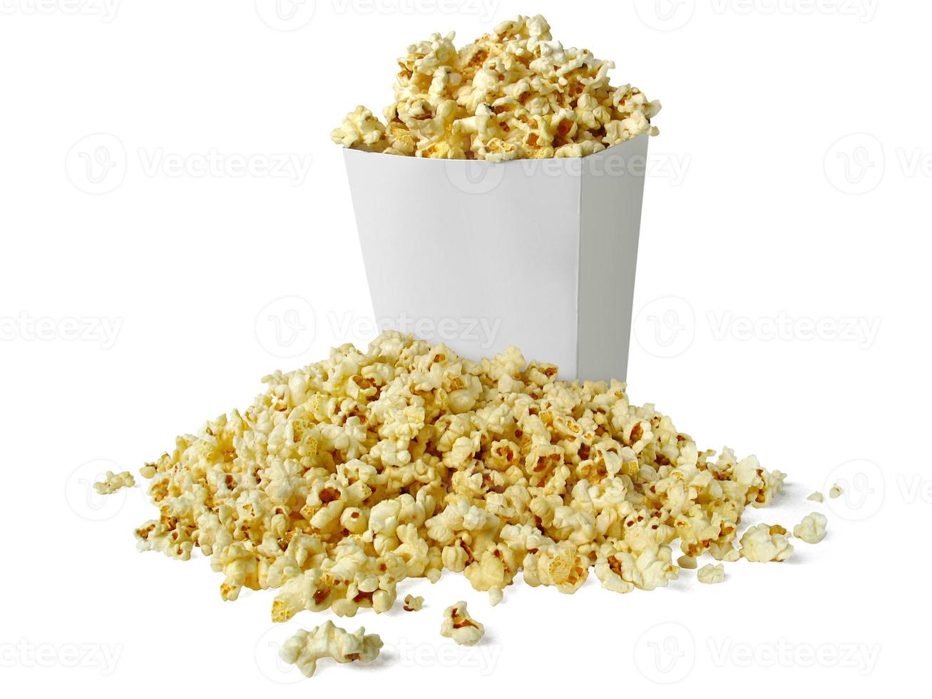 popcorn in scatola isolata su sfondo bianco foto