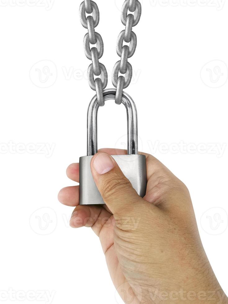 un uomo maniglia lucchetto e catena di metallo grigio su sfondo bianco foto