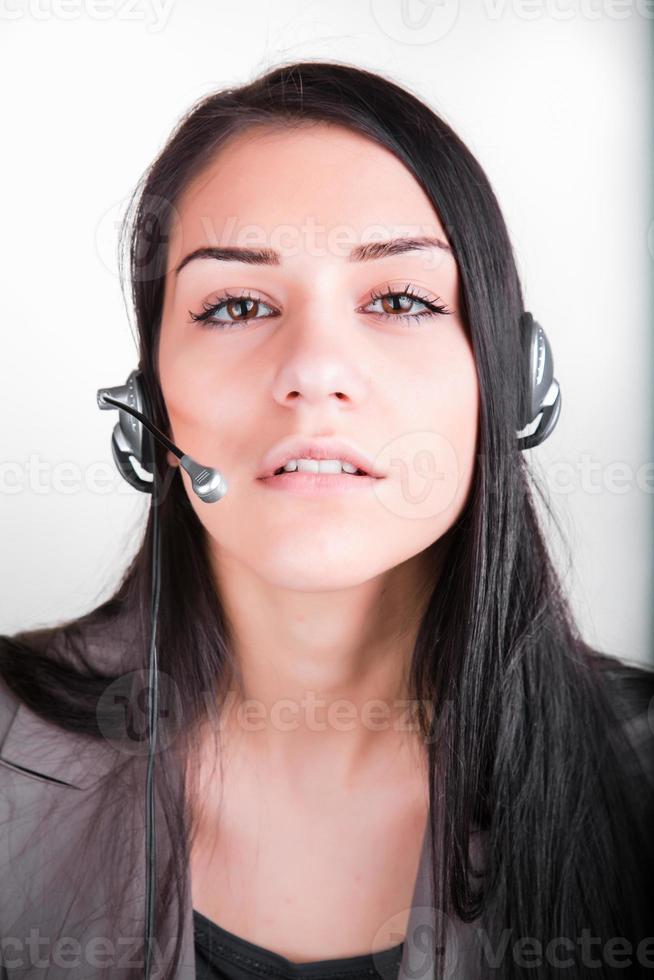lavoratore servizio clienti donna, operatore di call center con cuffia telefonica foto