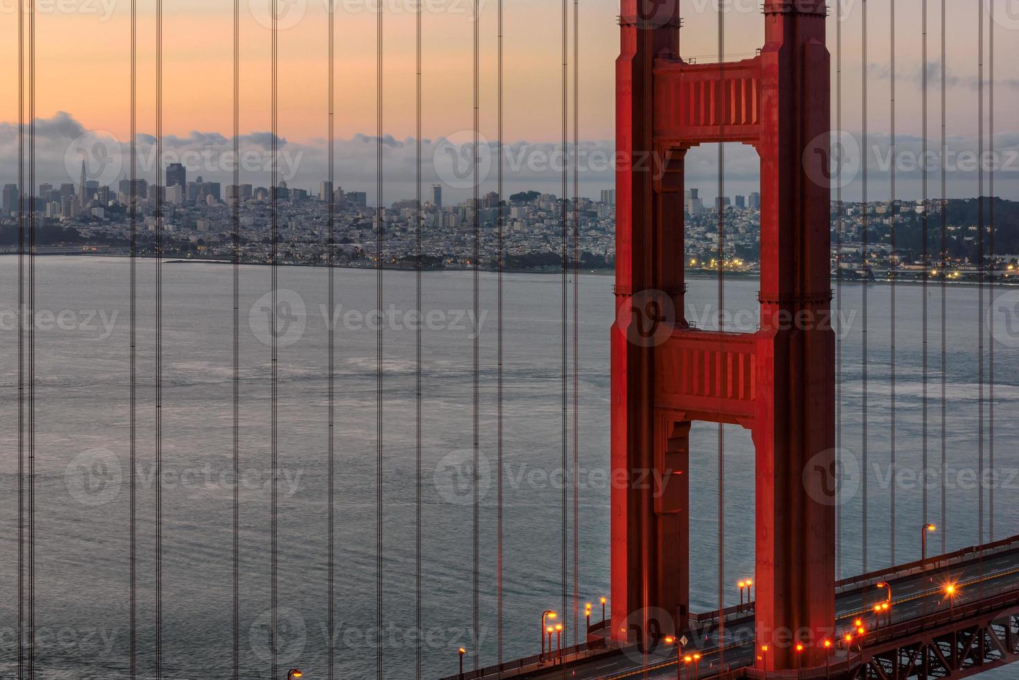 San Francisco all'alba, in California foto