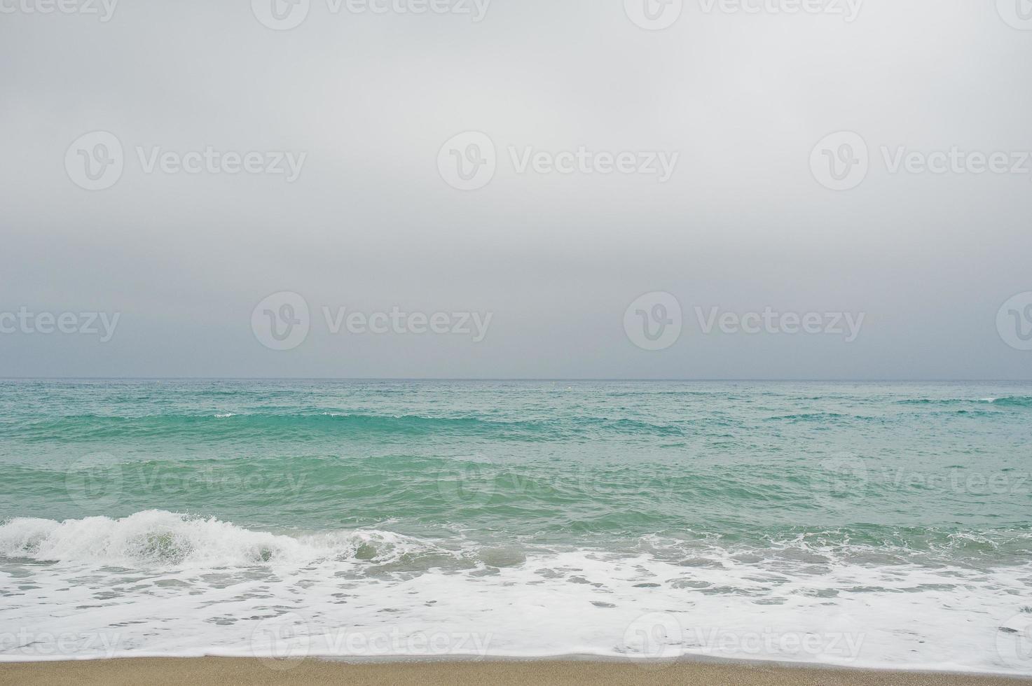 foto favolosa del mare turchese blu calmo.