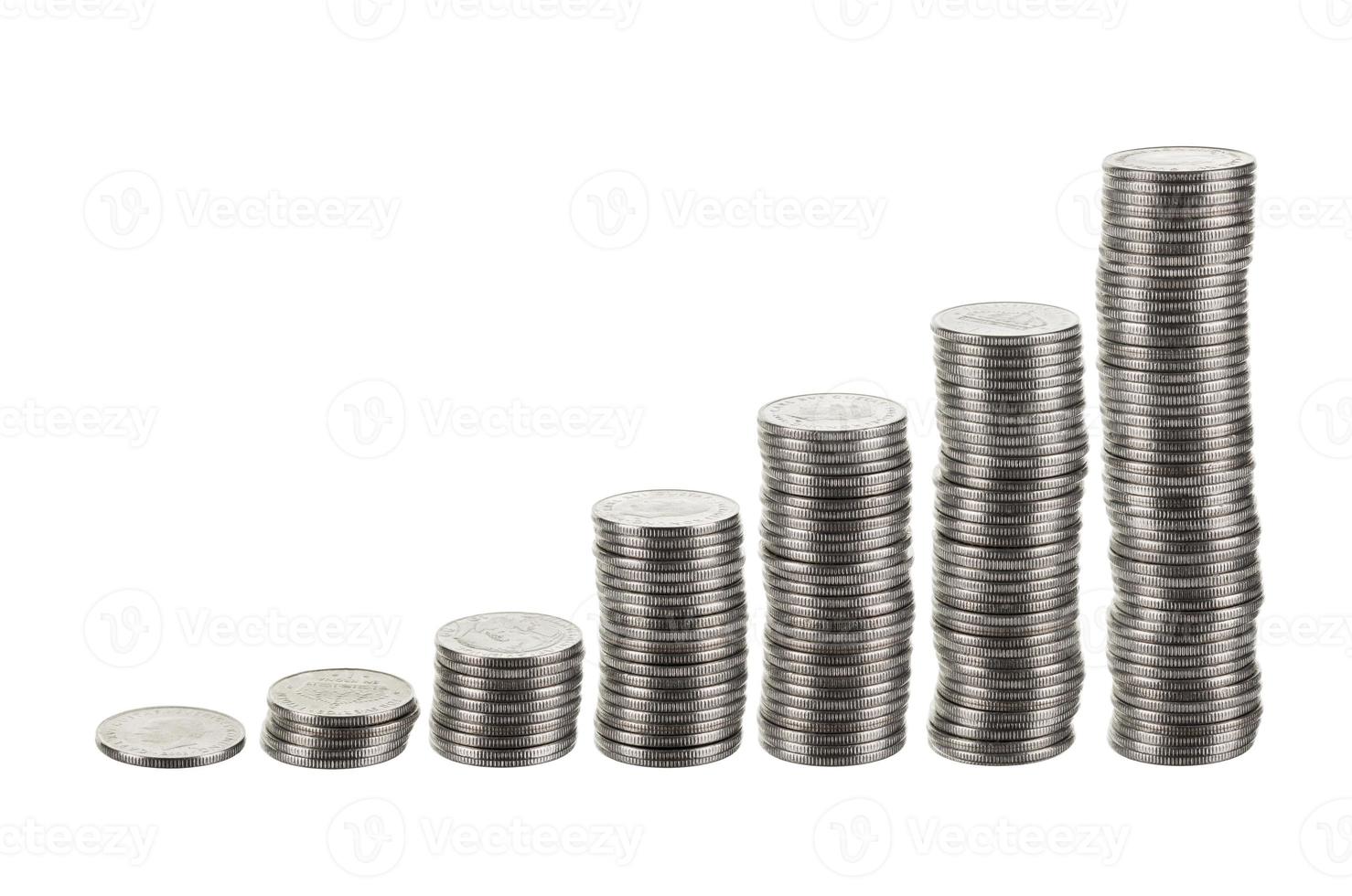 diagramma a barre come pile di monete d'argento. foto
