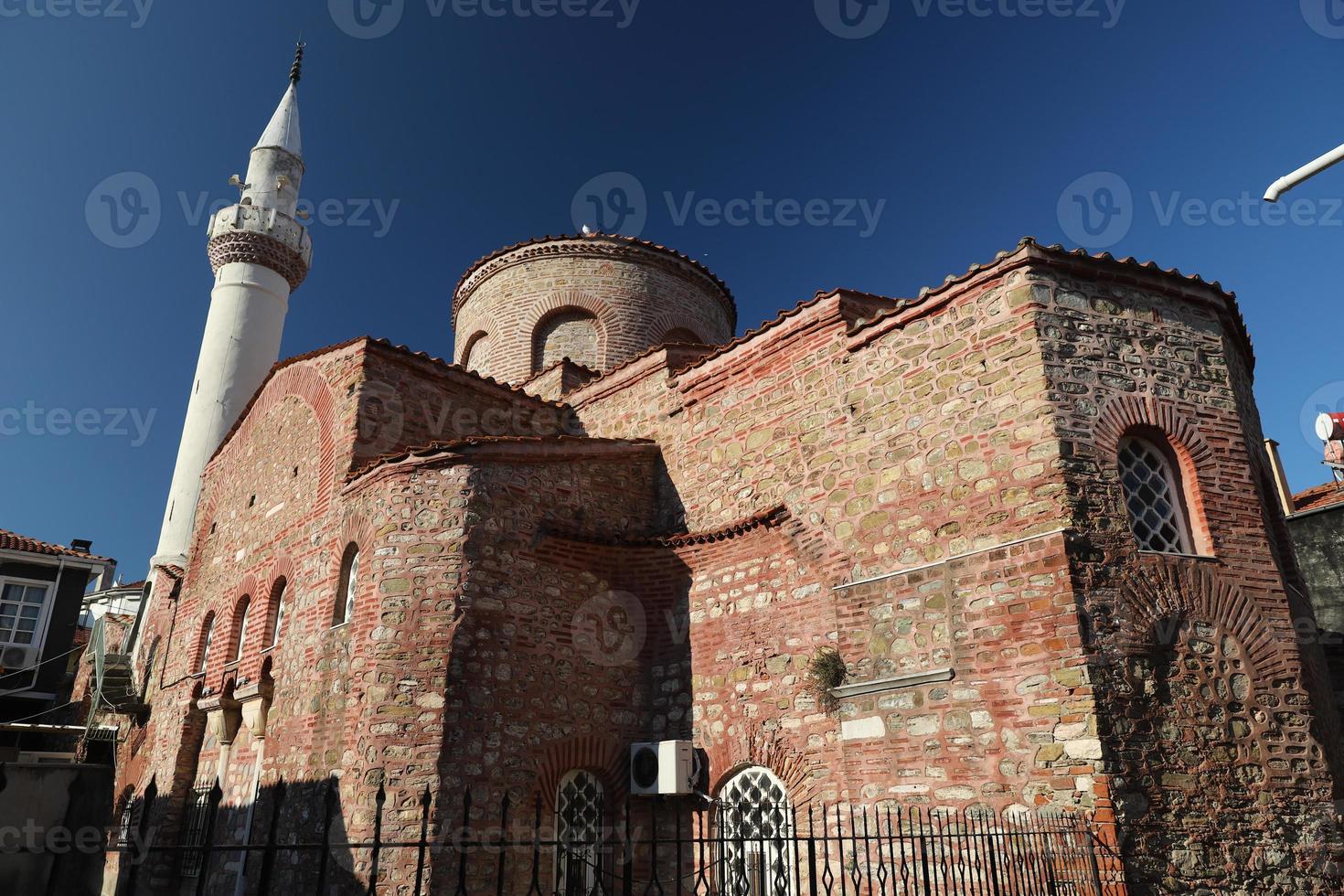 moschea fatih nel distretto di trilye, bursa, turchia foto