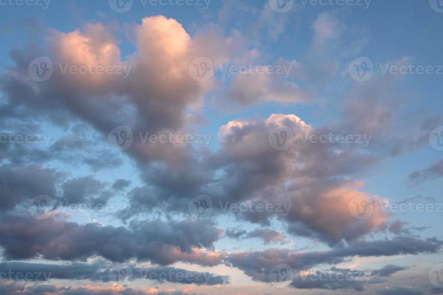 cielo con nuvole rosse foto