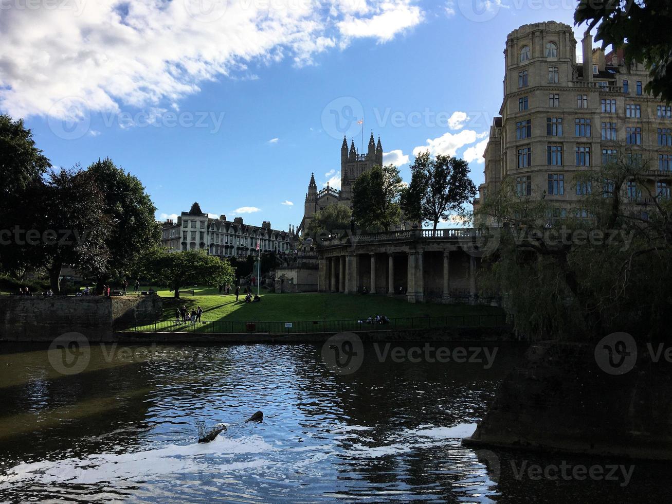 una vista della città di Bath al sole del pomeriggio foto