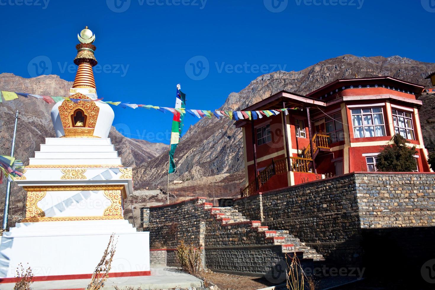 gompa buddista e monastero di muktinath, nepal foto