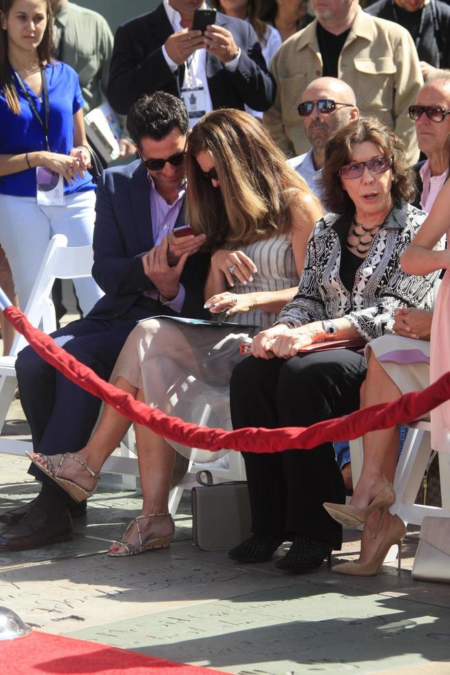 los angeles, 26 aprile - troy garity, maria shriver, lily tomlin alla cerimonia della mano e dell'impronta di jane fonda al teatro cinese il 26 aprile 2013 a los angeles, ca foto