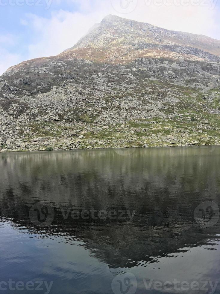 una vista della campagna del Galles a Snowdonia vicino al lago ogwen foto