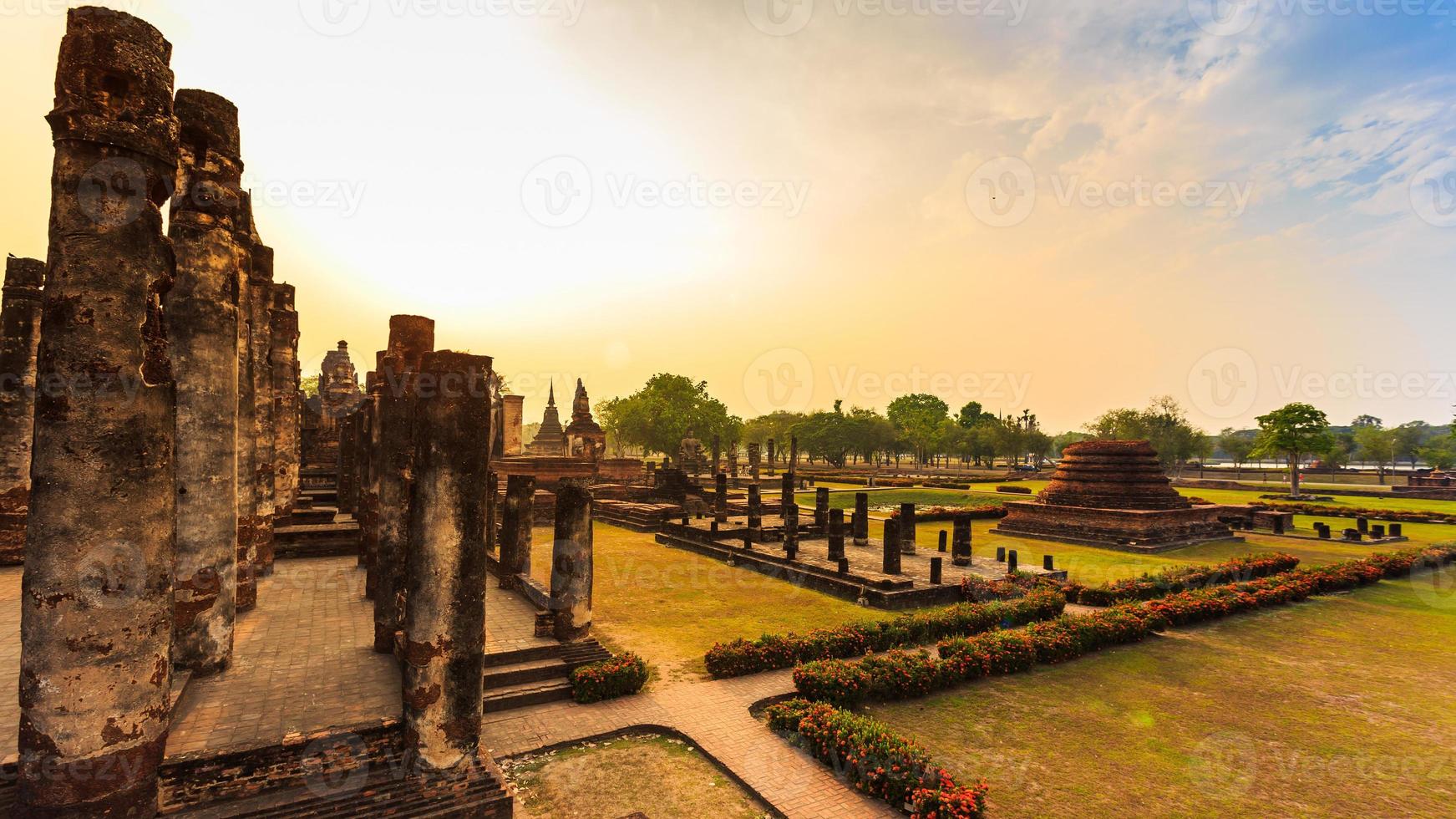 Parco storico di Sukhothai la città vecchia di Thailandia foto