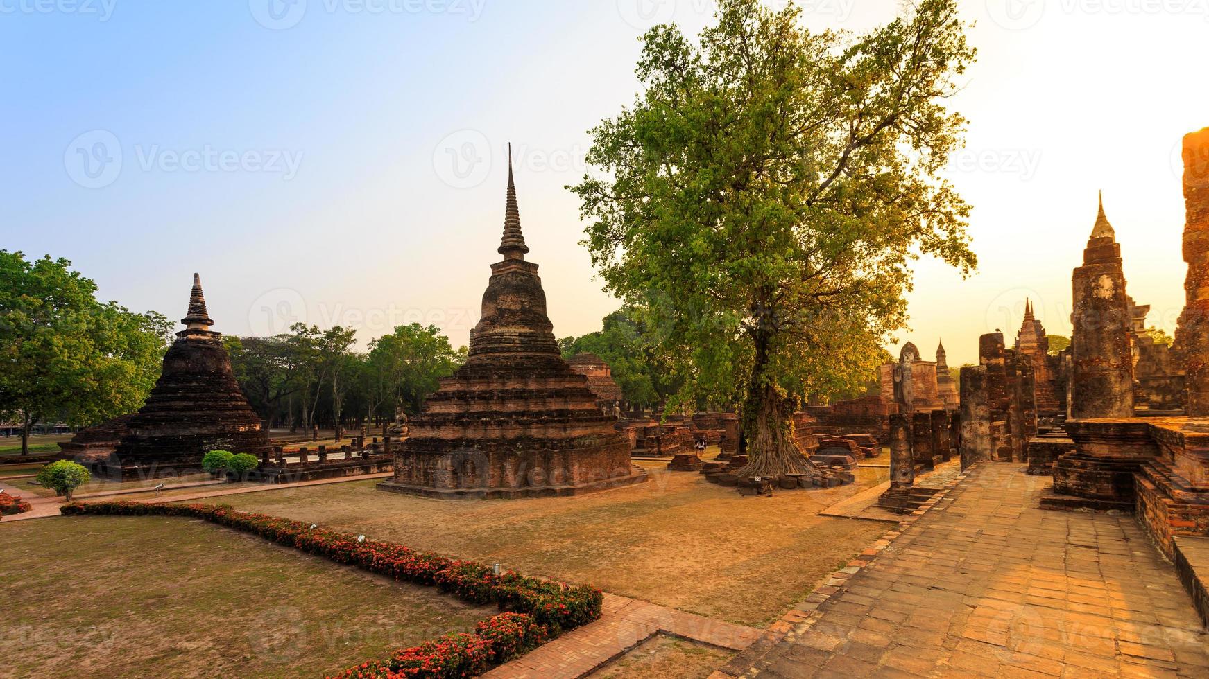 Parco storico di Sukhothai la città vecchia di Thailandia foto