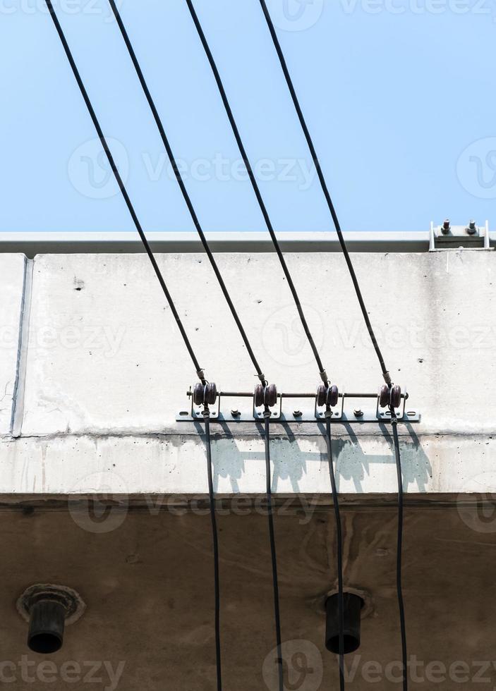 piccolo filo elettrico sul ponte alto. foto