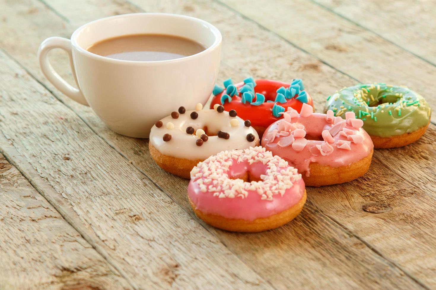 tazza di caffè e ciambelle foto