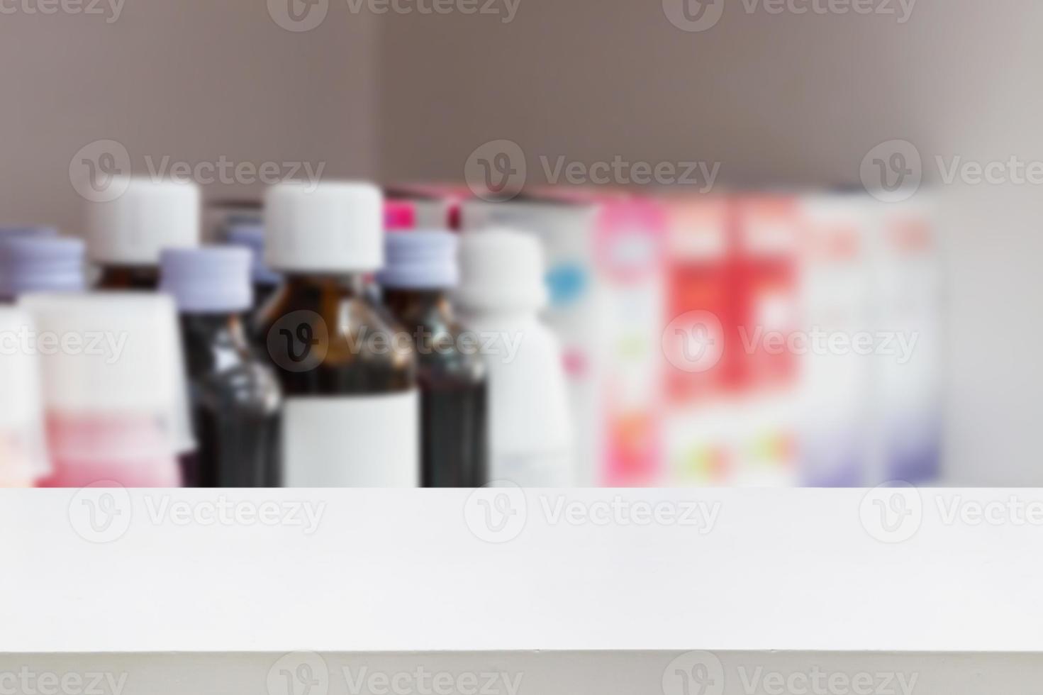 tavolo della farmacia nella farmacia della farmacia foto