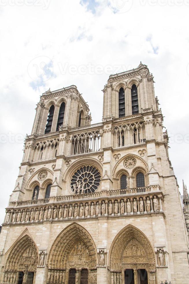 notre dame - parigi vista ravvicinata foto