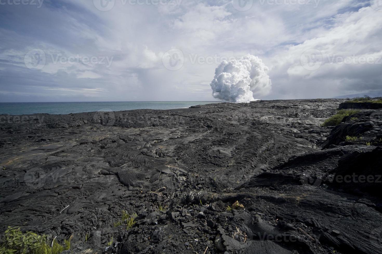 vista campo di lava della nuvola di vapore foto