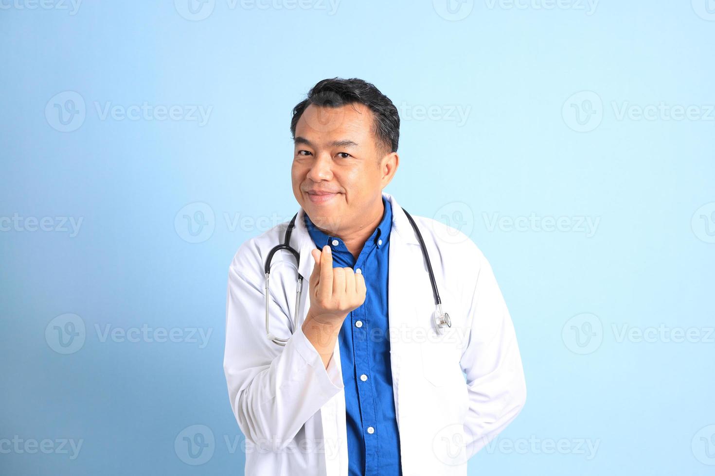 medico asiatico anziano foto