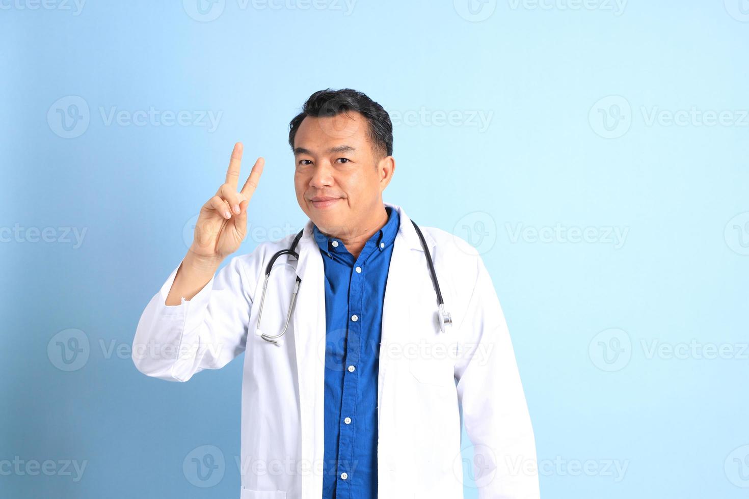 medico asiatico anziano foto