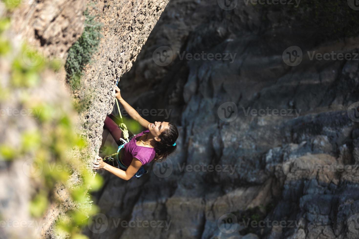 scalatrice di roccia femminile foto