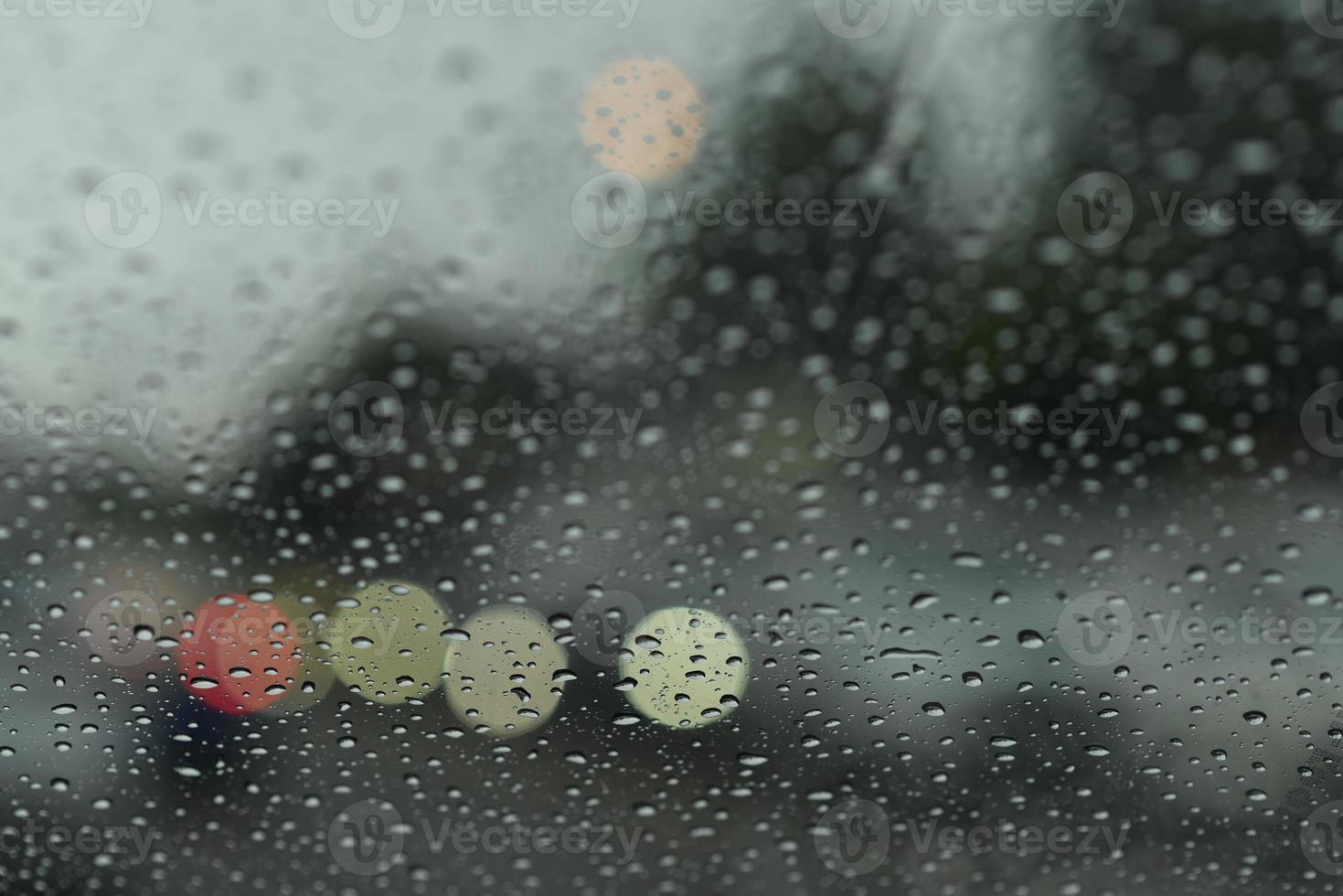 piove durante la guida, vista dall'interno foto