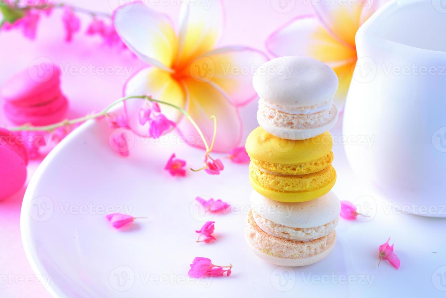 Immagini Stock - Macarons Colorati O Amaretti Dessert Dolci Belli Da  Mangiare.. Image 98305073