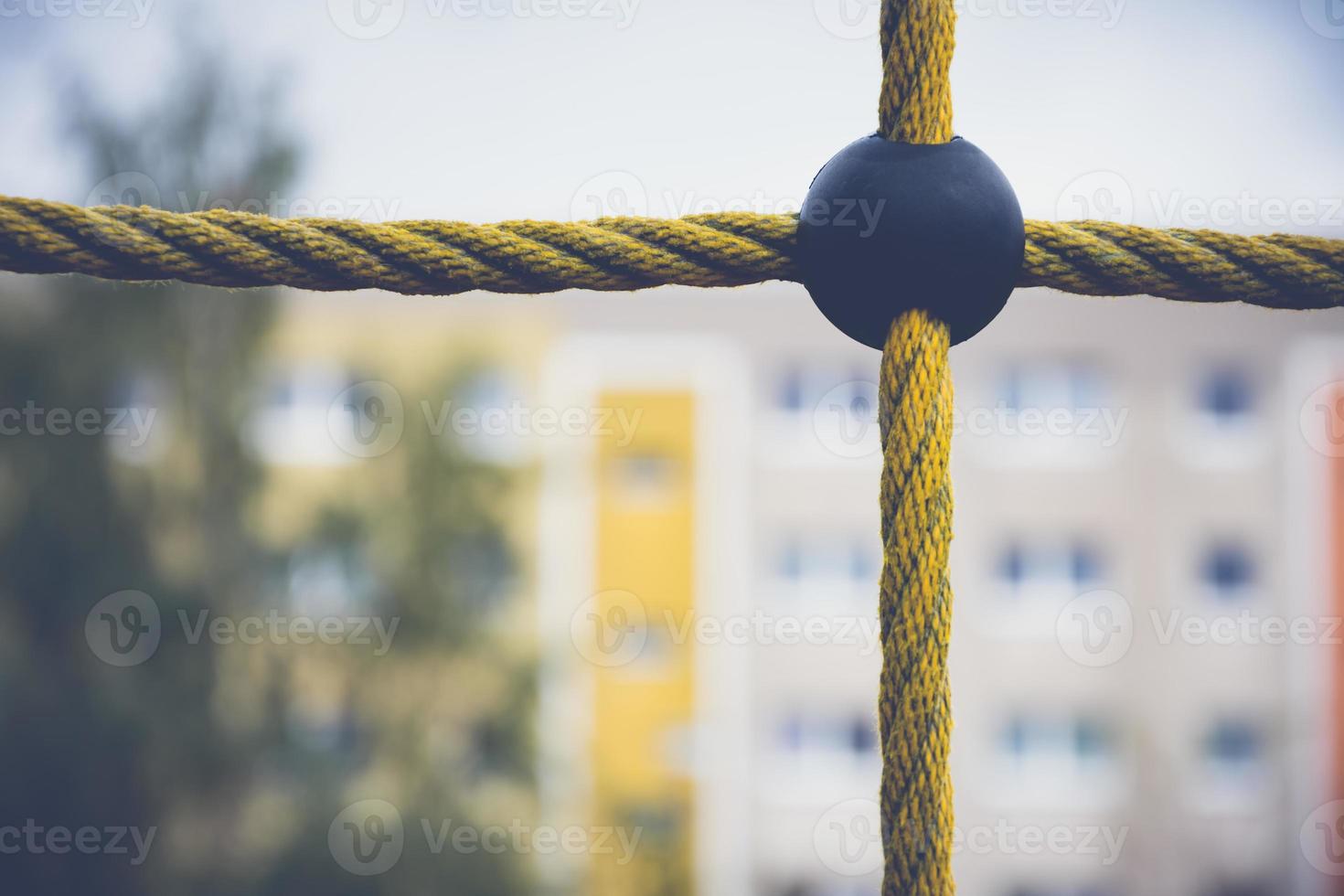 rete da arrampicata nel parco giochi foto