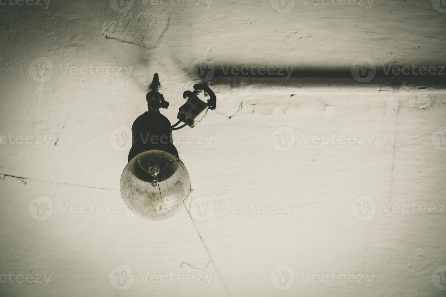 appendere la vecchia lampadina foto