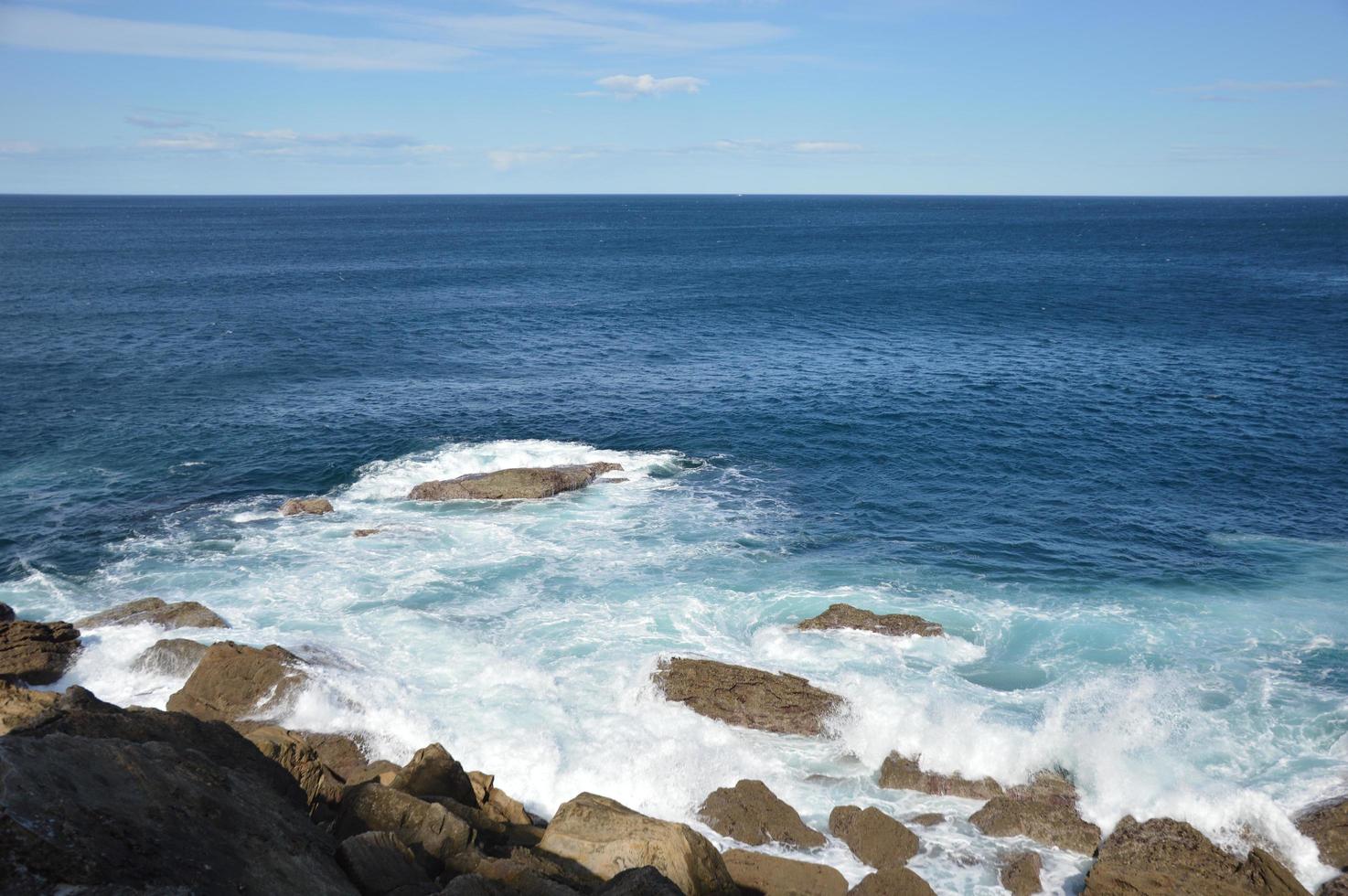 il mar mediterraneo dopo la tempesta foto