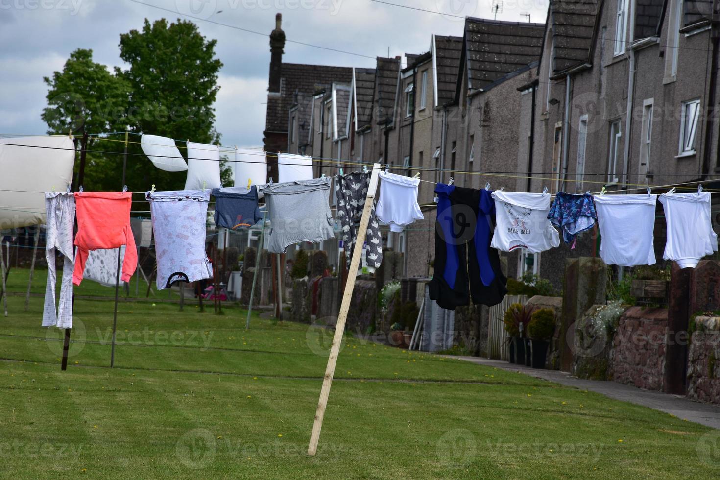 stendibiancheria con bucato steso ad asciugare in cumbria foto