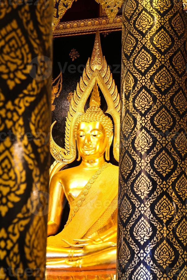 Buddha Chinnarat al tempio di Phra Si Rattana Mahathat foto