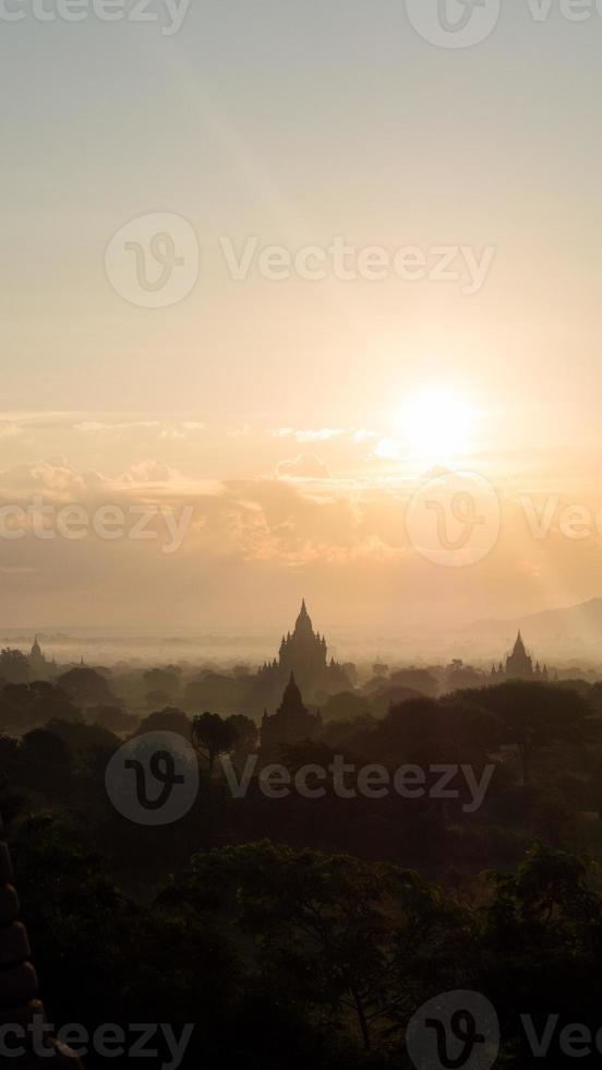 alba sopra Bagan, Myanmar foto