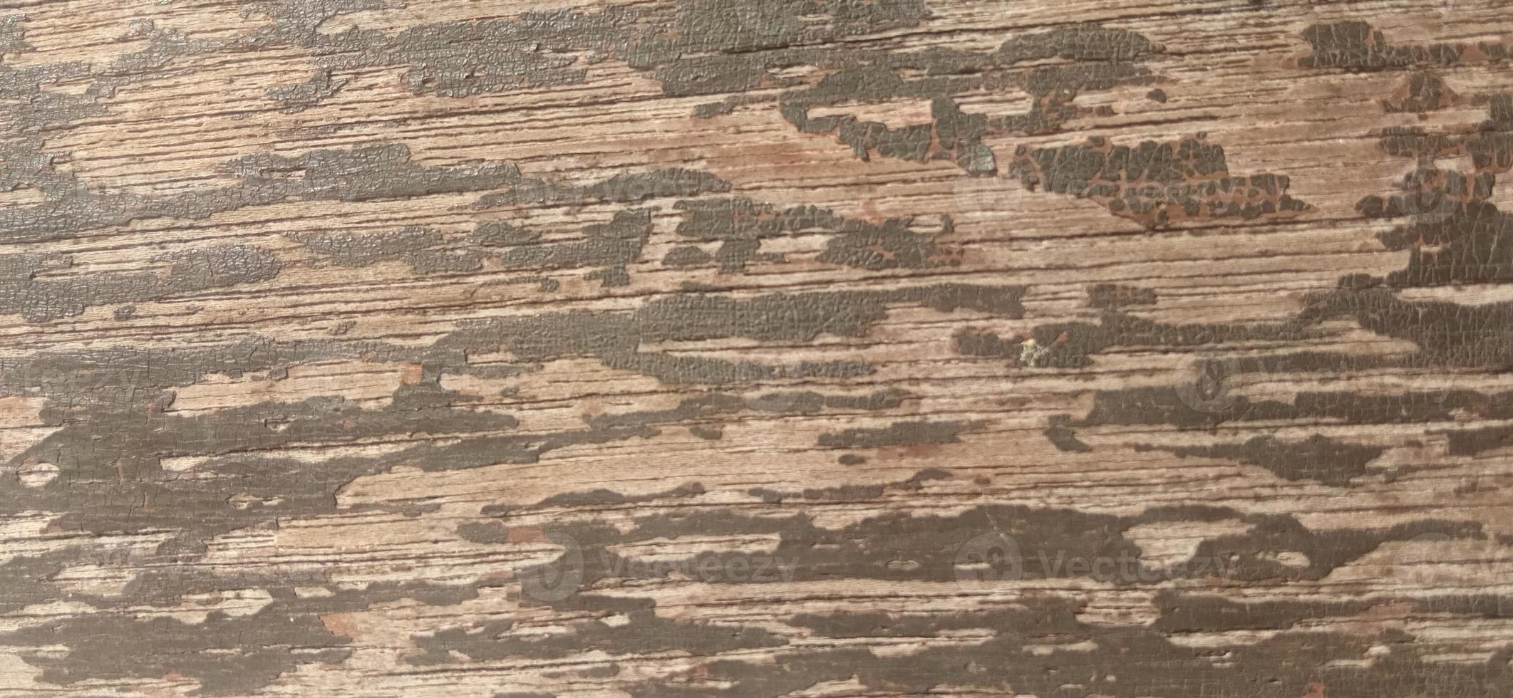 struttura della tavola di legno verniciata incrinata marrone foto