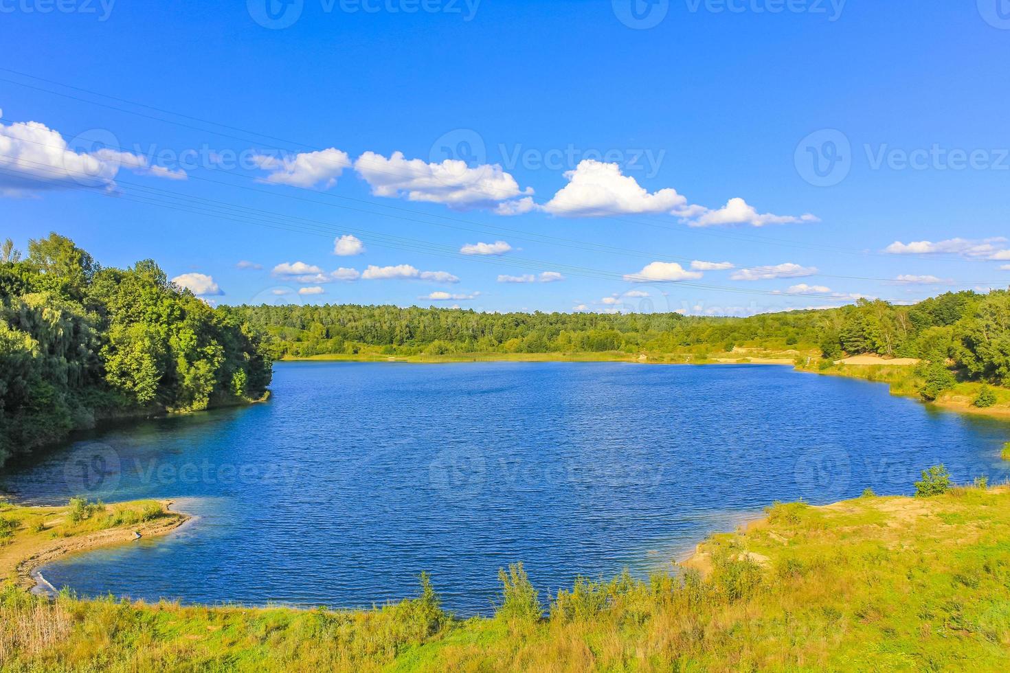 bellissimo lago di cava dragaggio stagno lago blu turchese acqua germania. foto