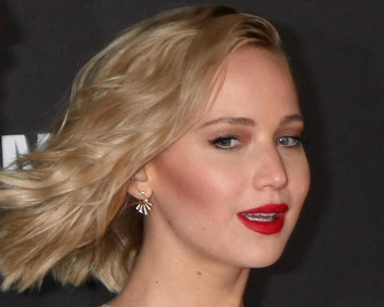 los angeles, nov 16 - jennifer lawrence ai giochi della fame -mockingjay parte 2 la premiere al microsoft theater il 16 novembre 2015 a los angeles, ca foto