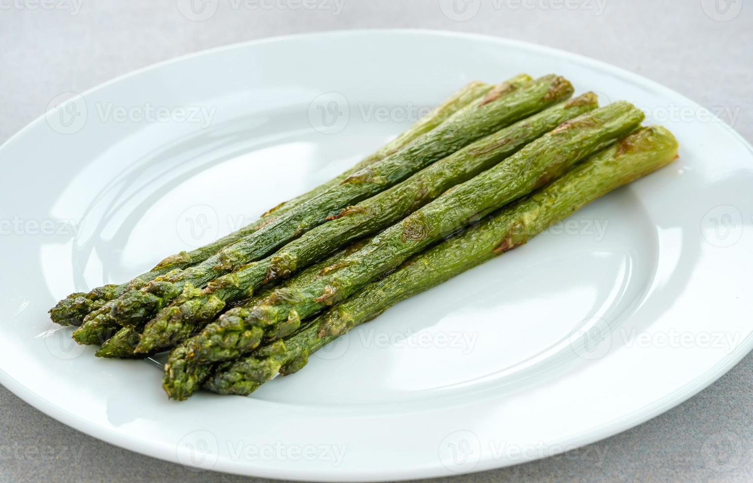 mazzetto di asparagi cotti foto