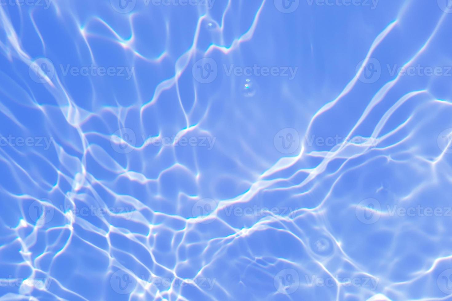 sfocatura sfocato blu acquerello in piscina increspato acqua dettaglio sfondo. spruzzi d'acqua, sfondo di spruzzi d'acqua. foto