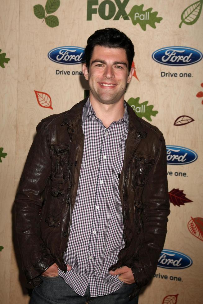 los angeles, 12 settembre - Max Greenfield arriva alla 7a festa annuale dell'eco-casinò Fox Fall presso la legatoria il 12 settembre 2011 a Culver City, ca foto