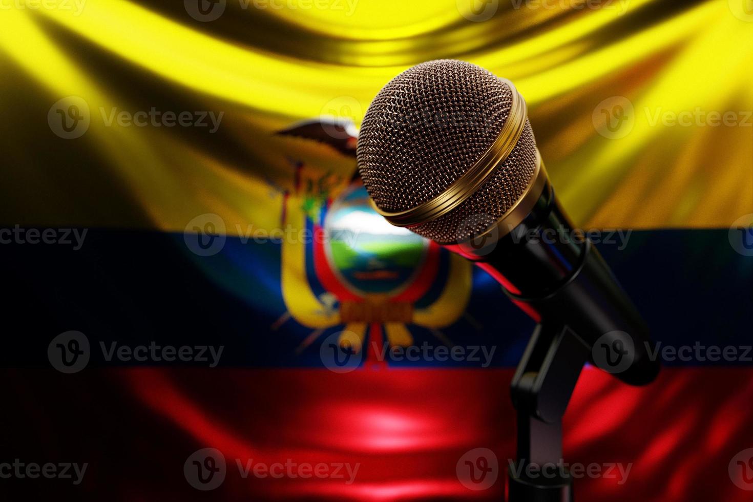 microfono sullo sfondo della bandiera nazionale dell'ecuador, illustrazione 3d realistica. premio musicale, karaoke, radio e apparecchiature audio per studi di registrazione foto