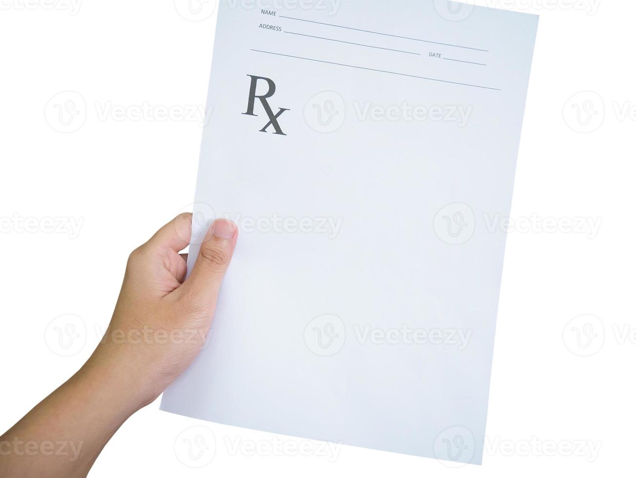 farmacista in possesso di prescrizione isolata su sfondo bianco foto