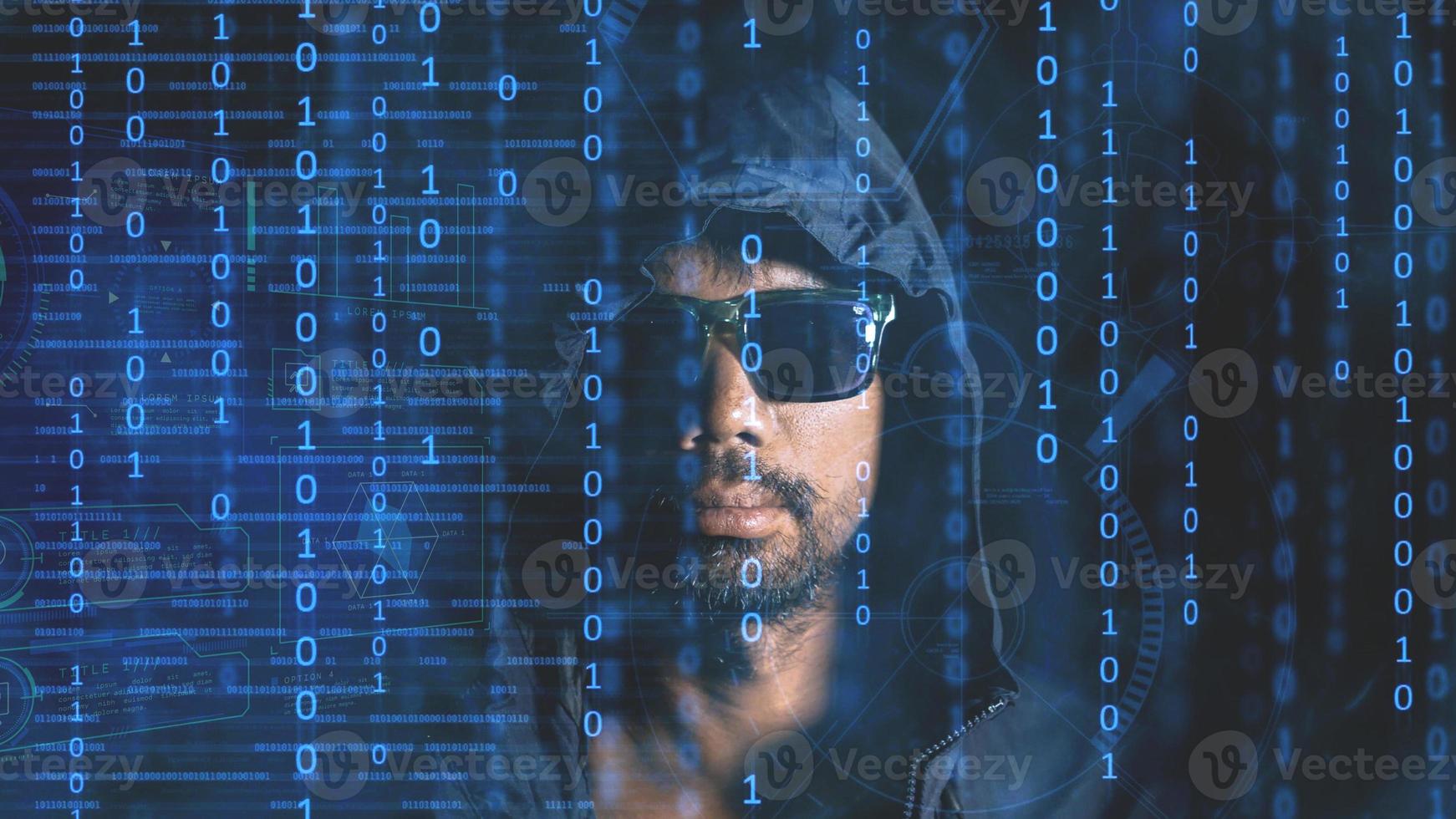 concetto di hacker e cyberpunk o furto di identità di reti di computer. un uomo che non si fida del background tecnologico foto