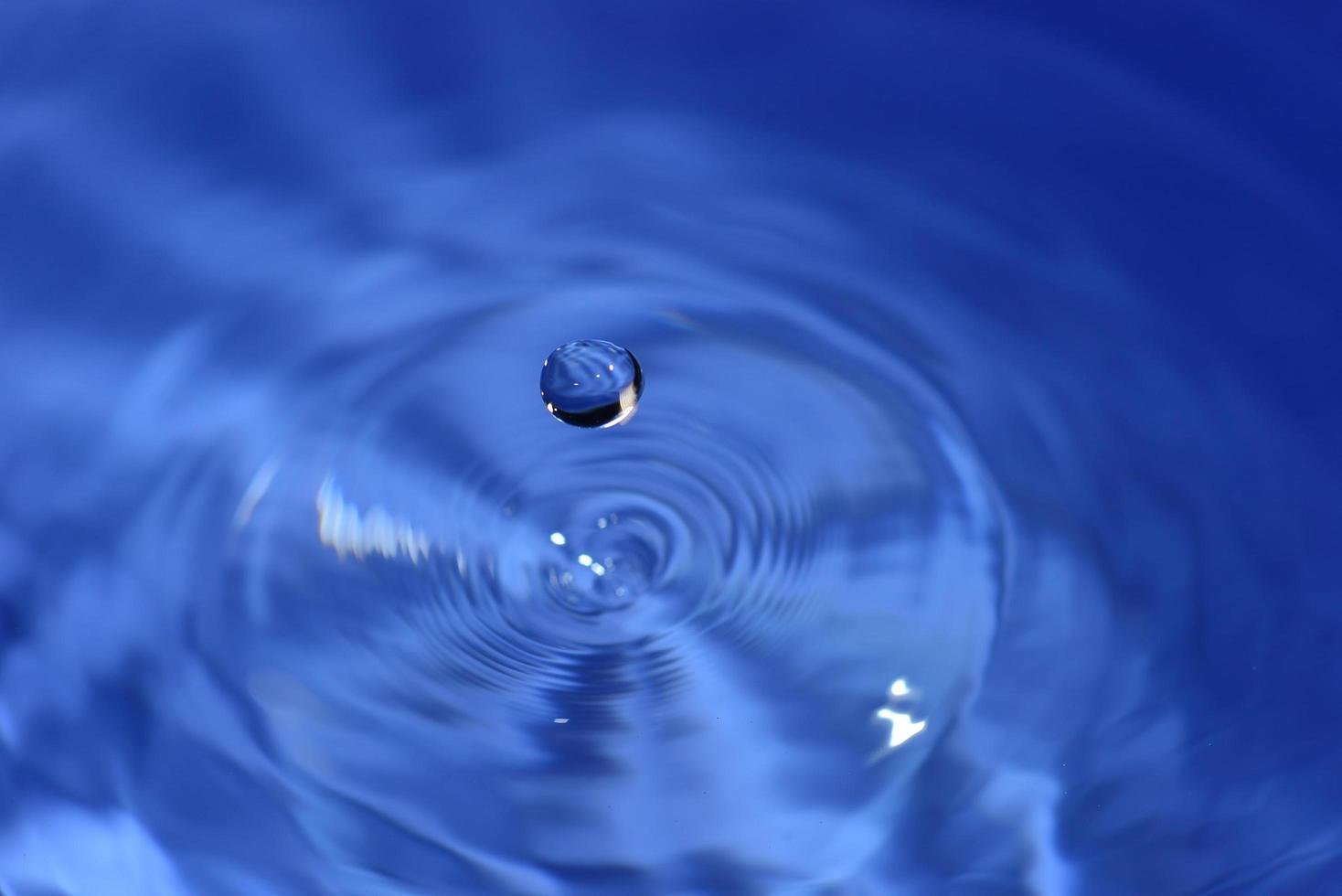 forme astratte dell'acqua. immagine per uno sfondo fatto di acqua. foto