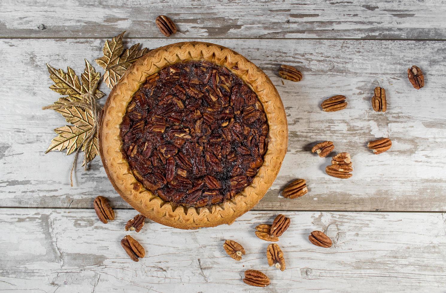 vista dall'alto della torta di pecan di tutto il natale o delle vacanze foto