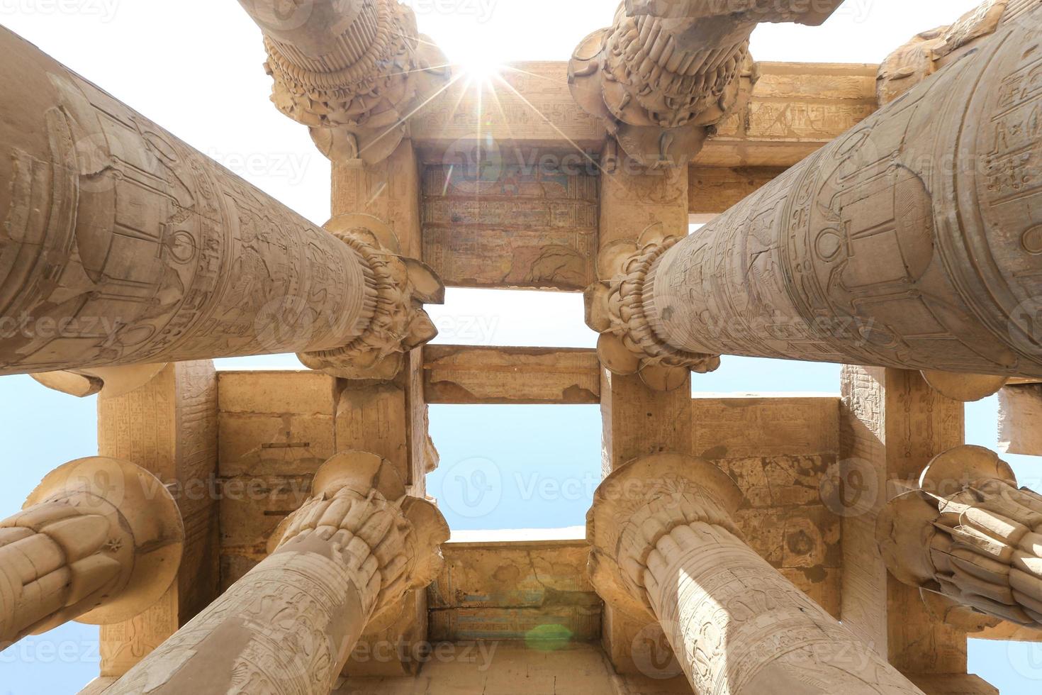 colonna nel tempio di kom ombo, assuan, egitto foto